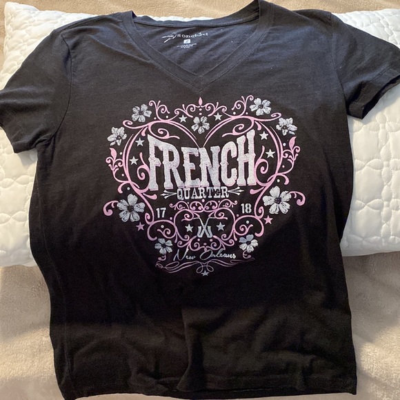 Cute French Quarter t shirt in black and pink - Picture 3 of 3